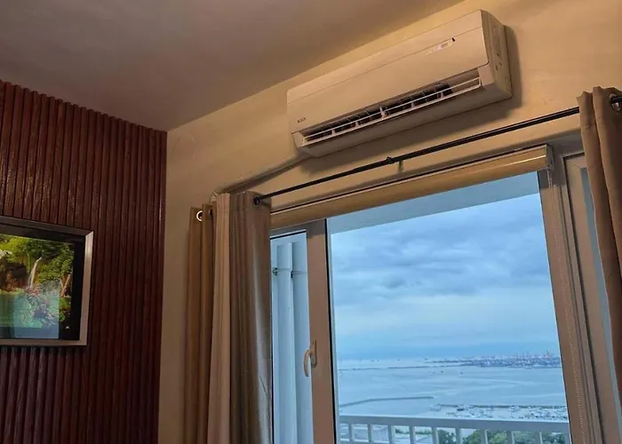 Juvrey Studio-unit Breeze Residences 4*